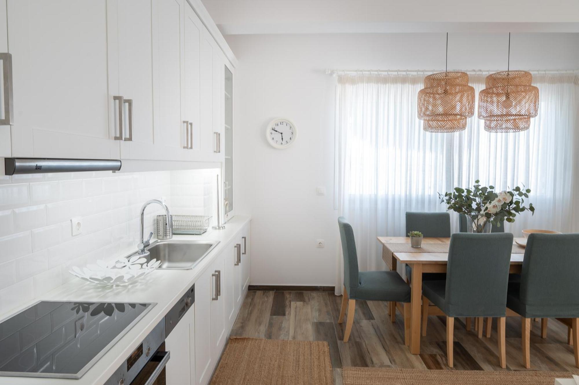 Pouletis Family Apartments - Akroyali Seaview Getaways Kalamata Bilik gambar