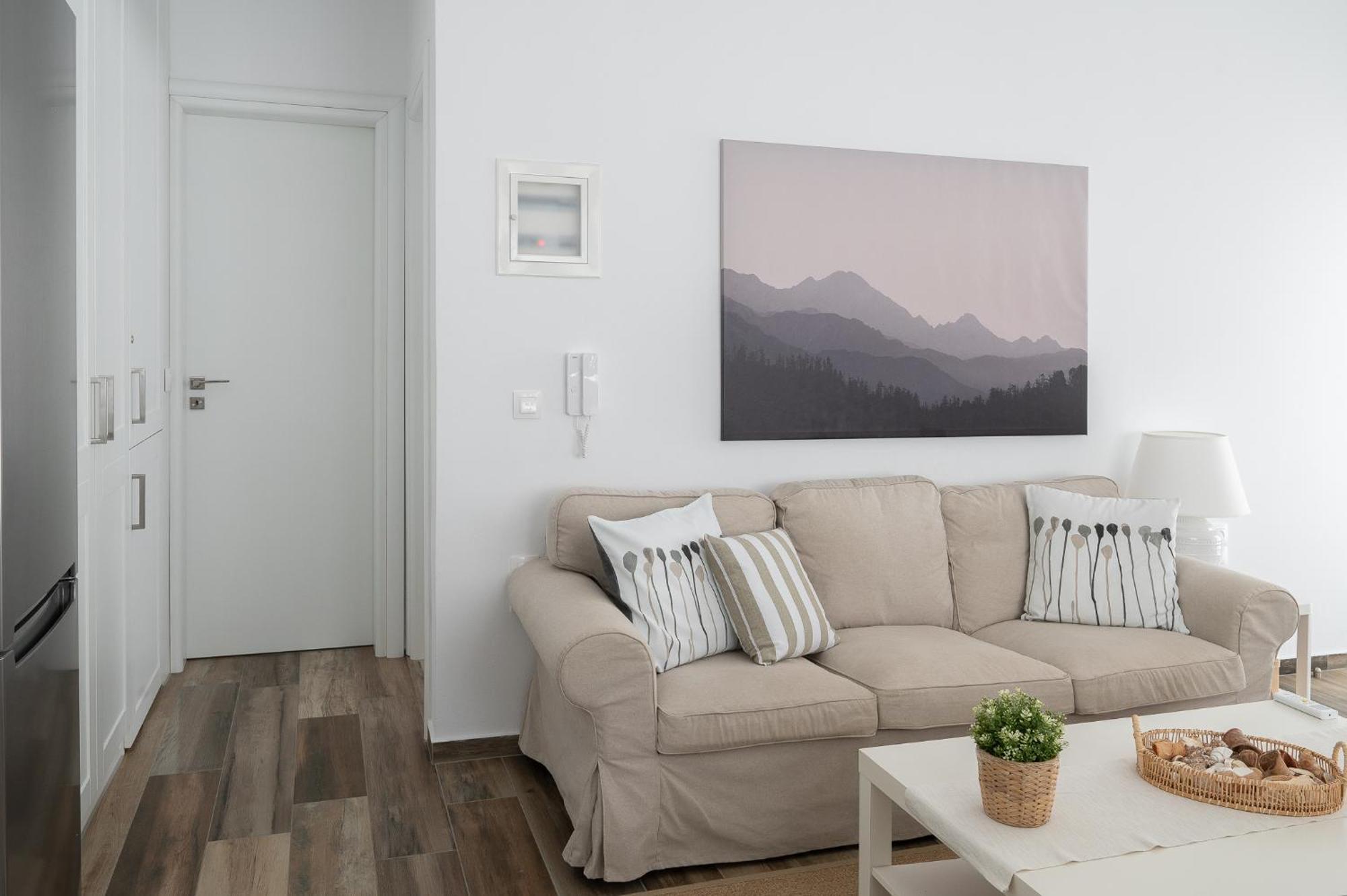 Pouletis Family Apartments - Akroyali Seaview Getaways Kalamata Bilik gambar