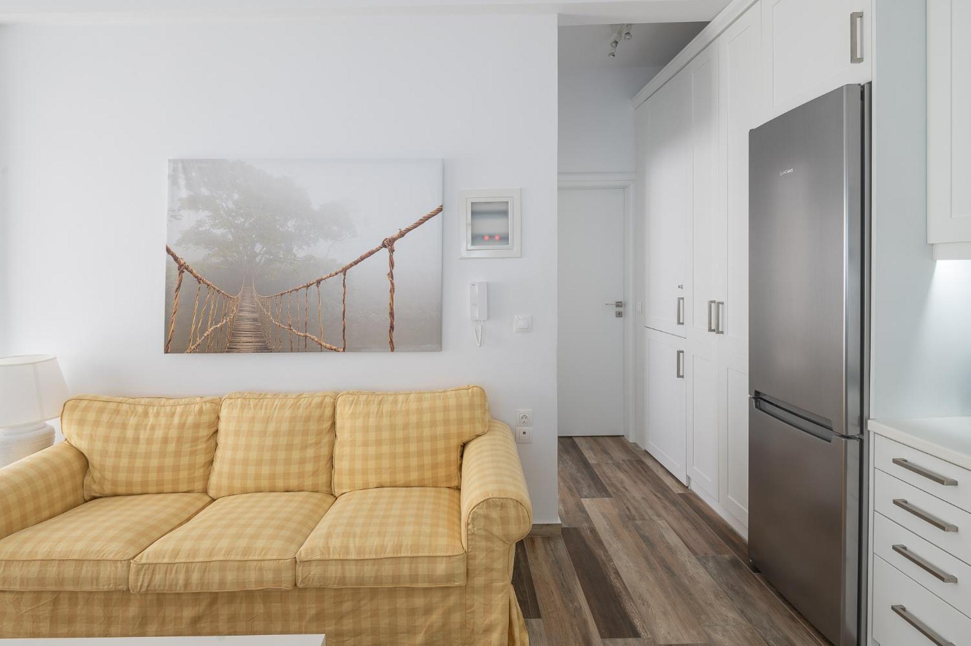 Pouletis Family Apartments - Akroyali Seaview Getaways Kalamata Bilik gambar
