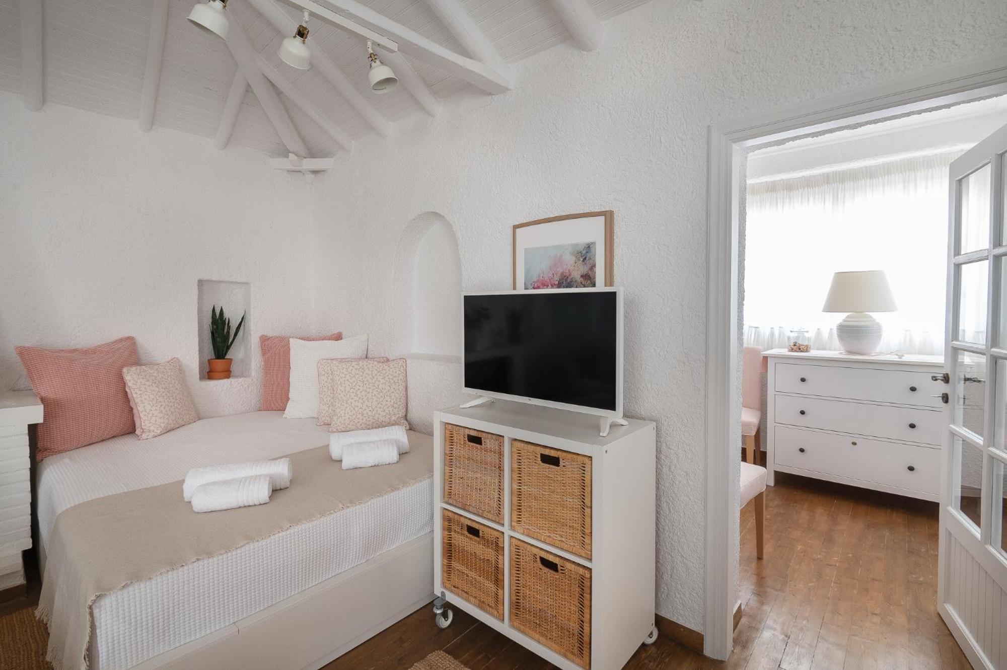 Pouletis Family Apartments - Akroyali Seaview Getaways Kalamata Bilik gambar